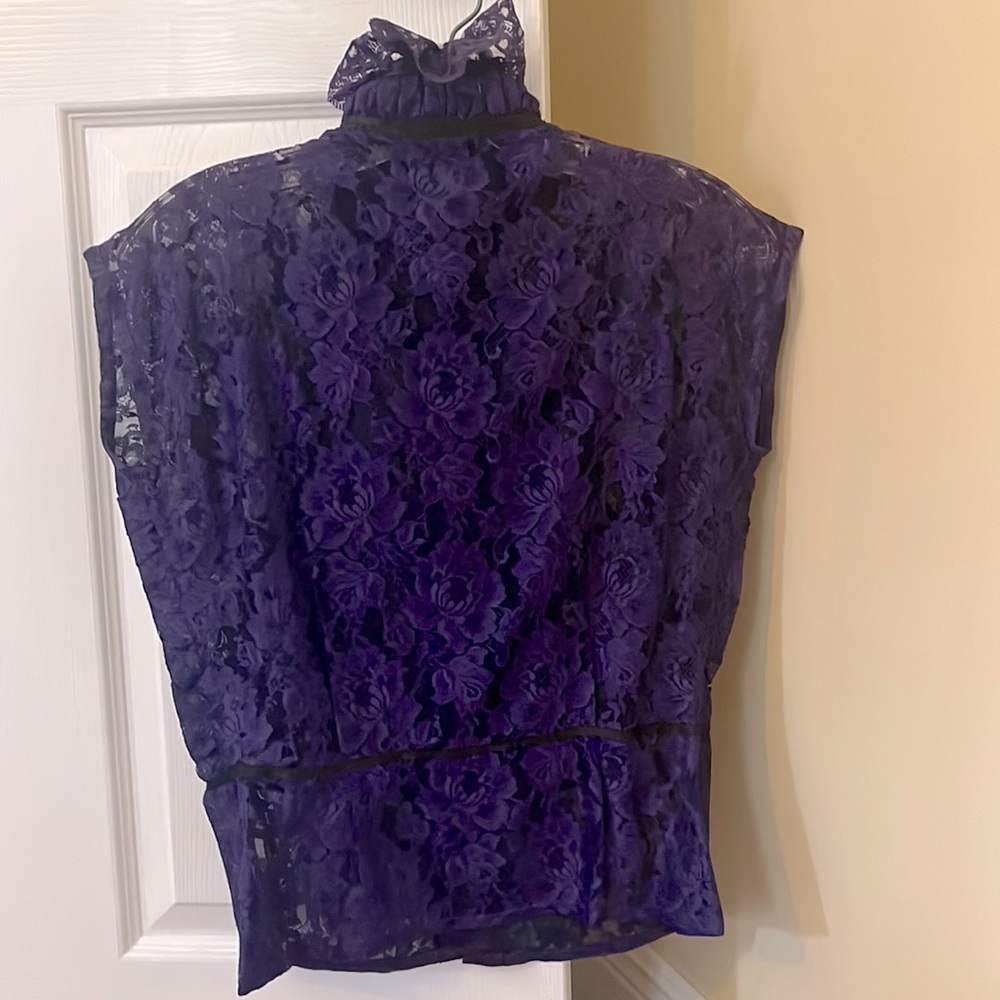 KOEL size s. Sheer purple top with black trim
